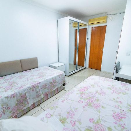 Apartamento Familiar encantador , com estacionamento incluído Brasília Exterior foto