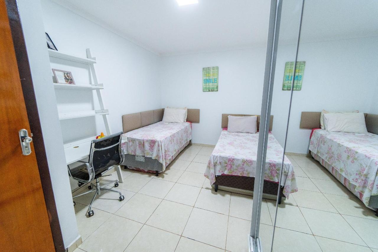 Apartamento Familiar encantador , com estacionamento incluído Brasília Exterior foto